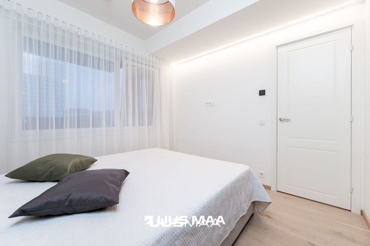 Tallinn, Kesklinna linnaosa, Uus Maailm, Toom-Kuninga 15