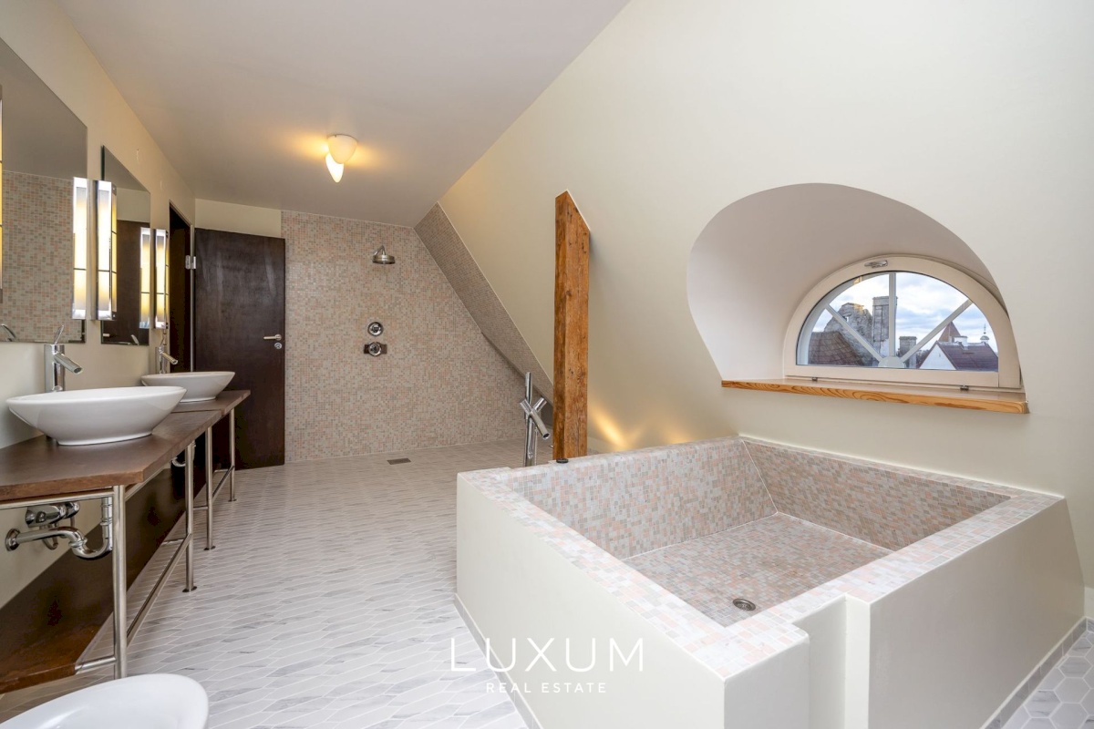 Tallinn, Kesklinna linnaosa, Vanalinna, Pikk 40