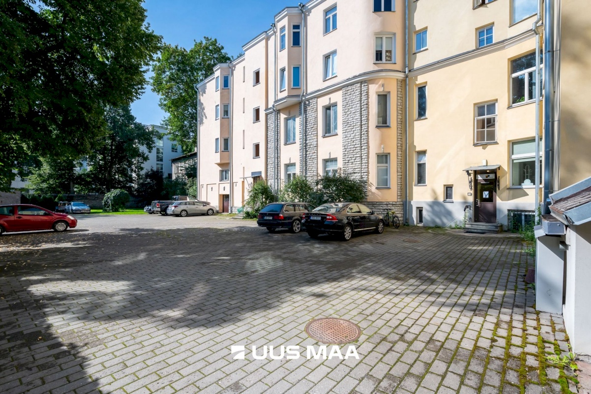 Tallinn, Kesklinna linnaosa, Tõnismäe, Kaarli pst 9