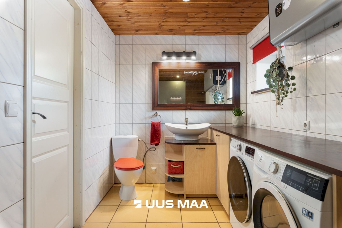 Saku vald, Roobuka küla, Orava 8 ja 10