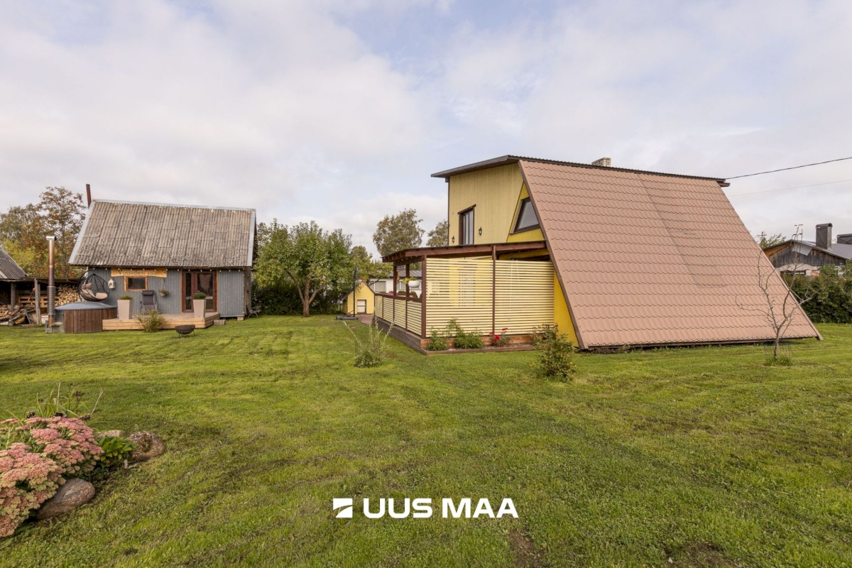 Saku vald, Roobuka küla, Orava 8 ja 10