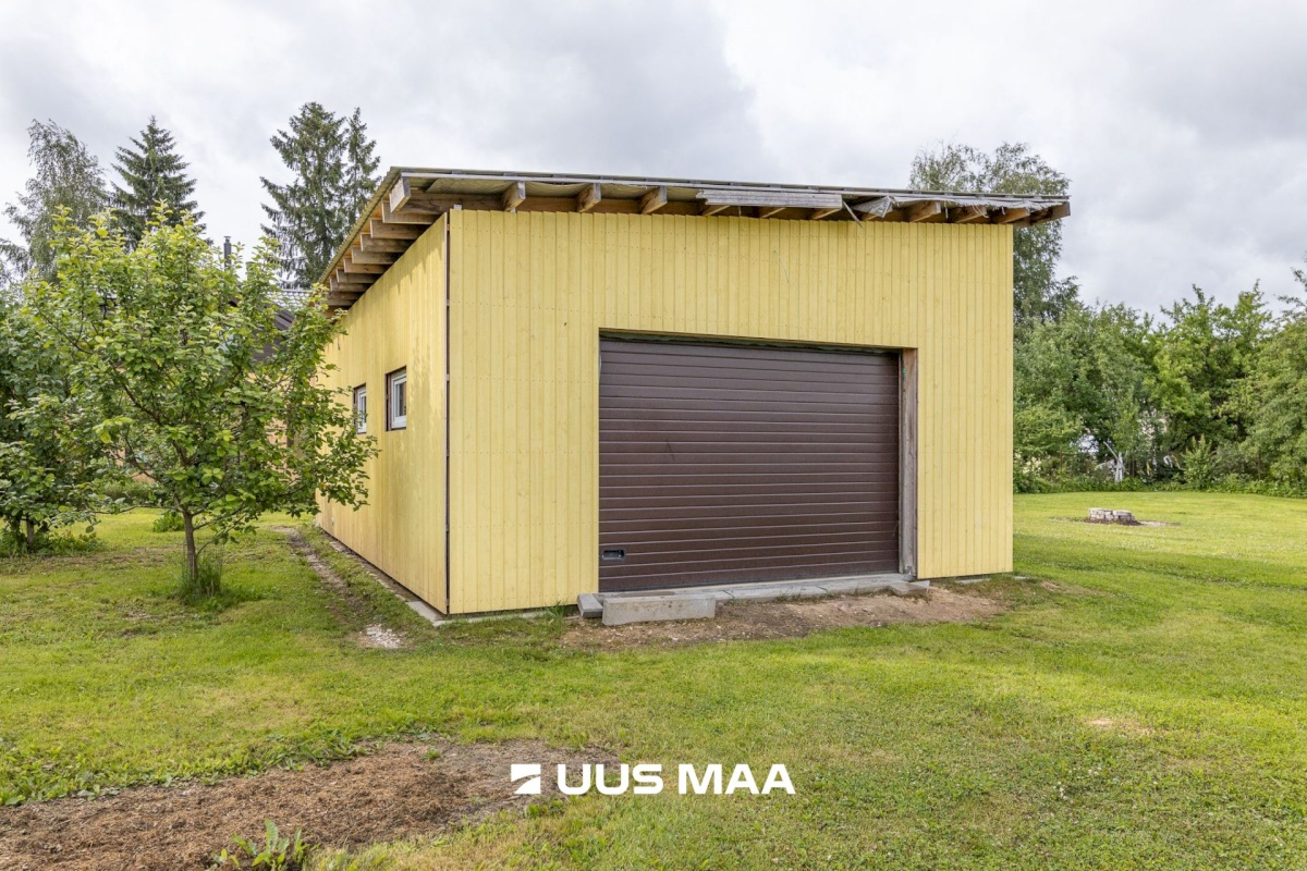 Saku vald, Roobuka küla, Orava 8 ja 10