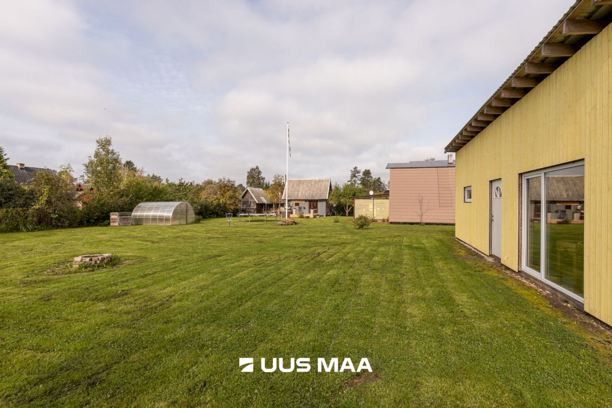 Saku vald, Roobuka küla, Orava 8 ja 10