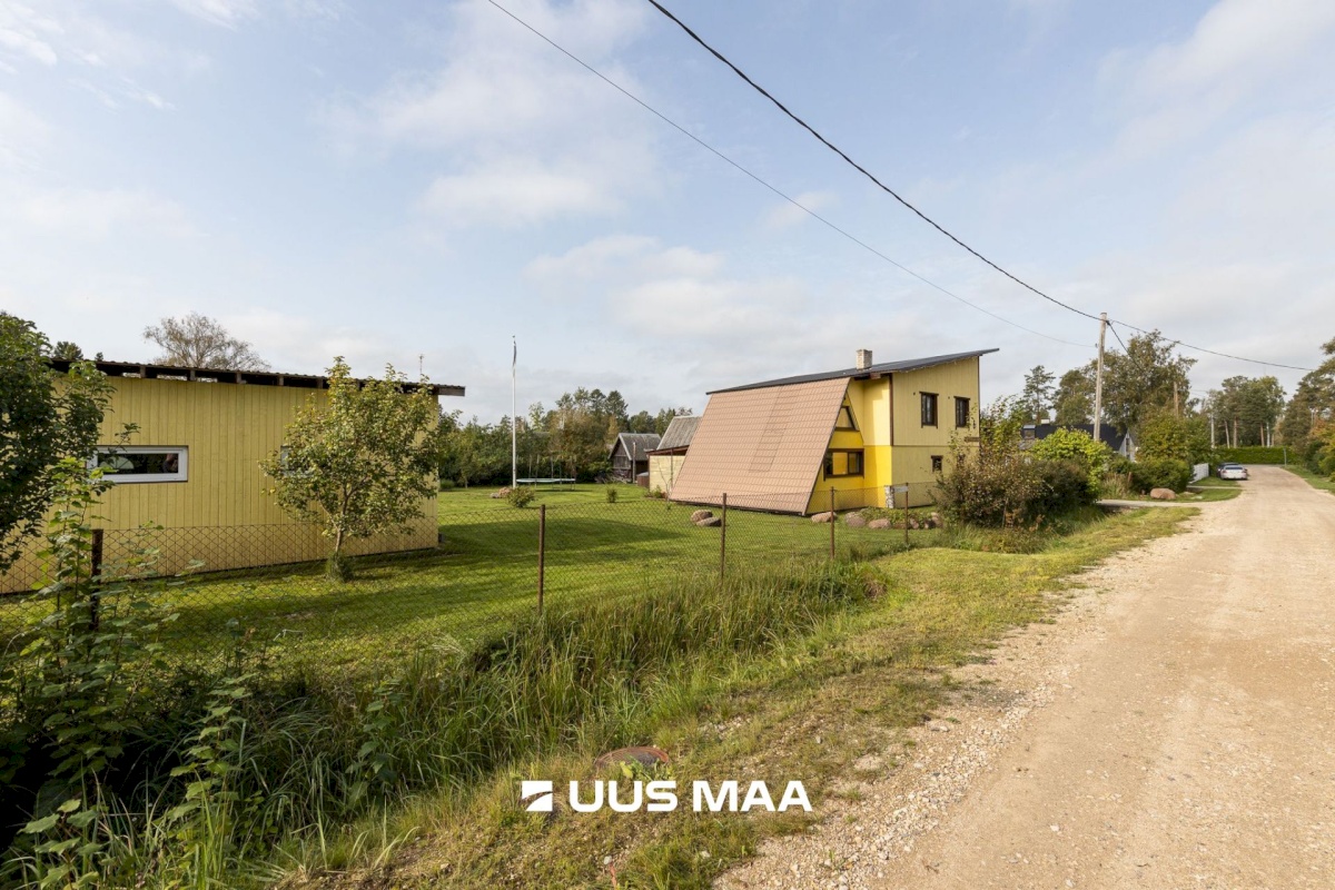 Saku vald, Roobuka küla, Orava 8 ja 10