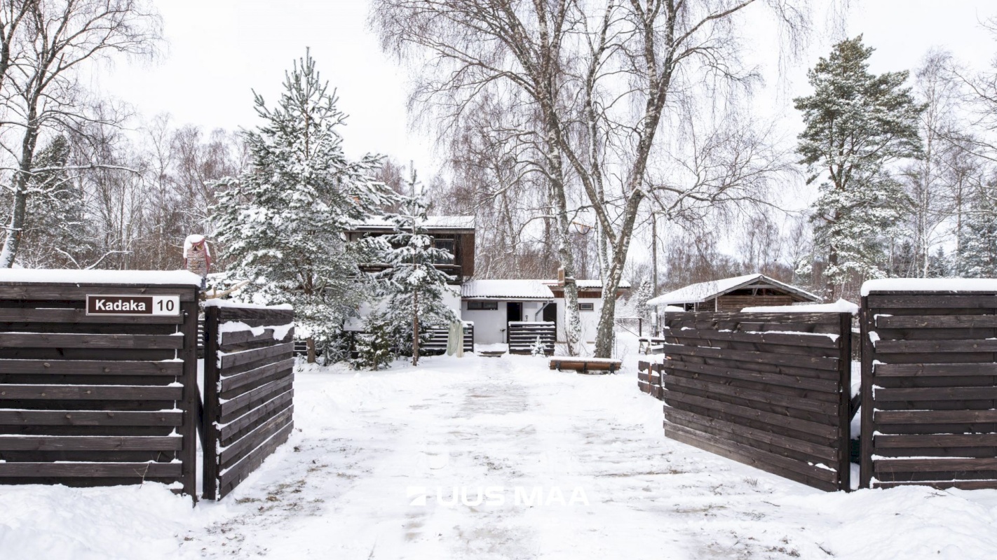 Haapsalu linn, Tanska küla, Kadaka tee 10