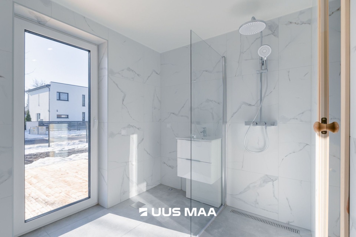 Rakvere linn, Mõisavälja 1-2