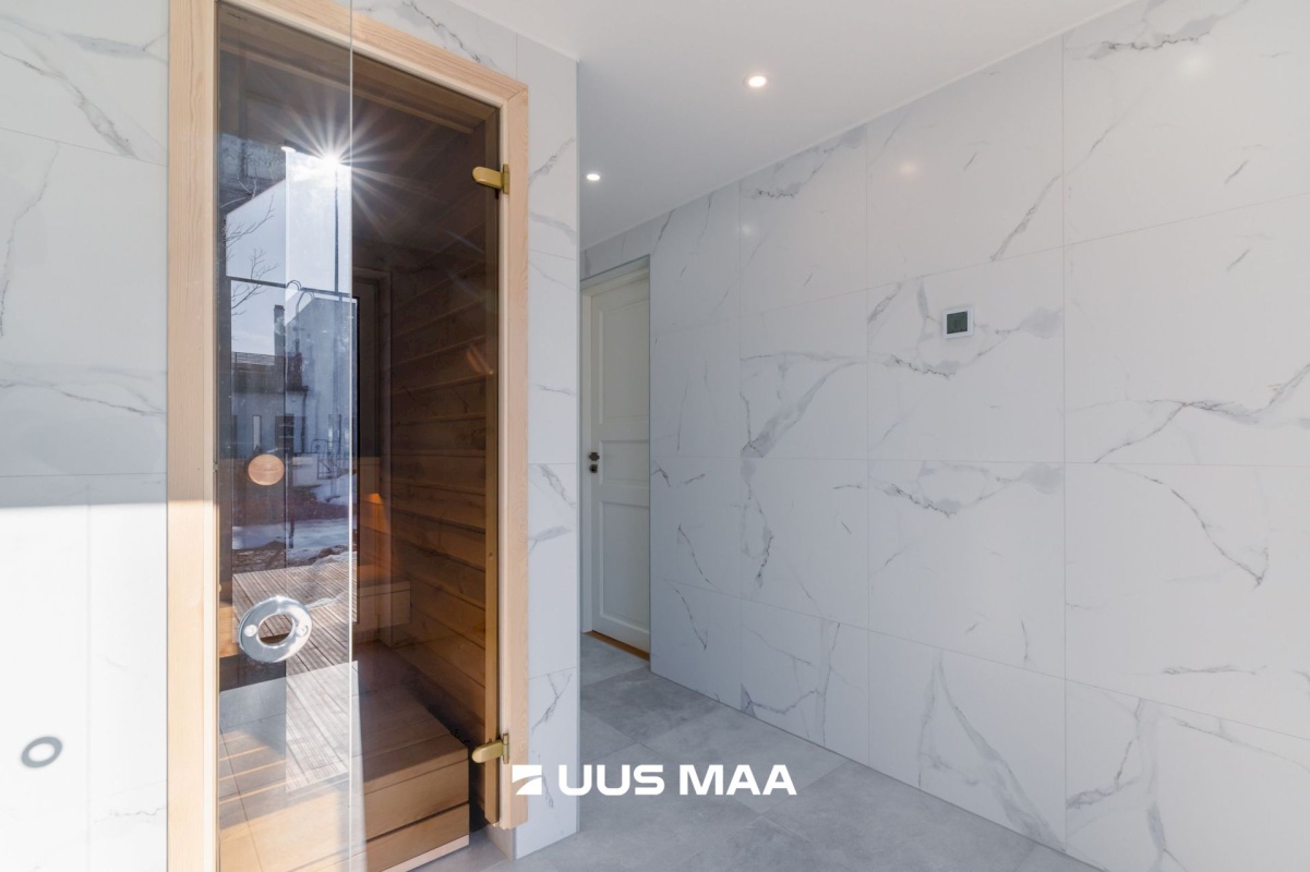 Rakvere linn, Mõisavälja 1-2