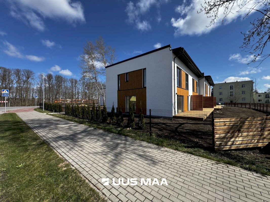 Rakvere linn, Mõisavälja 1-2
