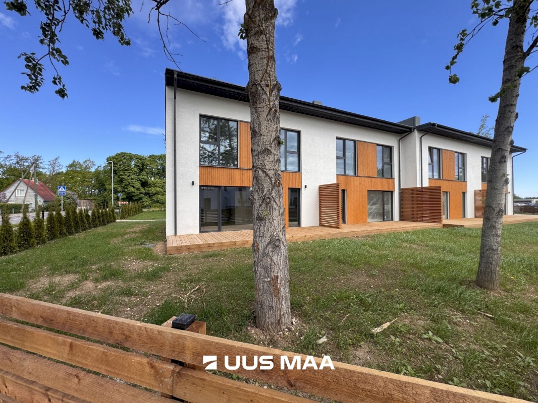 Rakvere linn, Mõisavälja 1-2