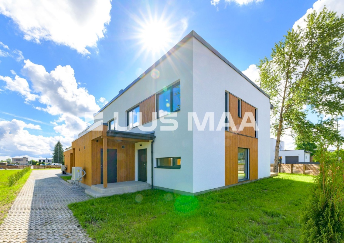 Rakvere linn, Mõisavälja 1-4