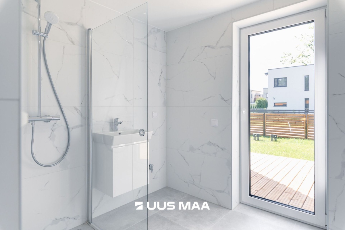 Rakvere linn, Mõisavälja 1-2