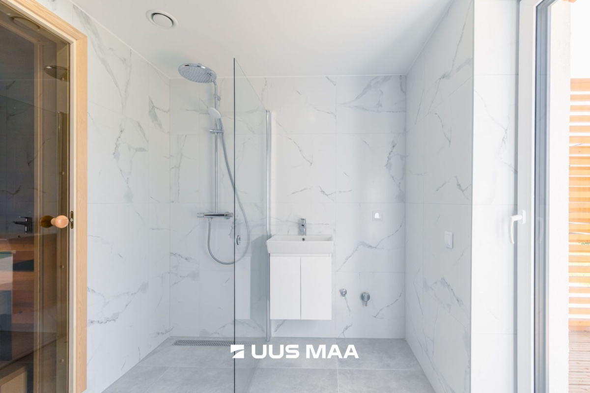 Rakvere linn, Mõisavälja 1-2