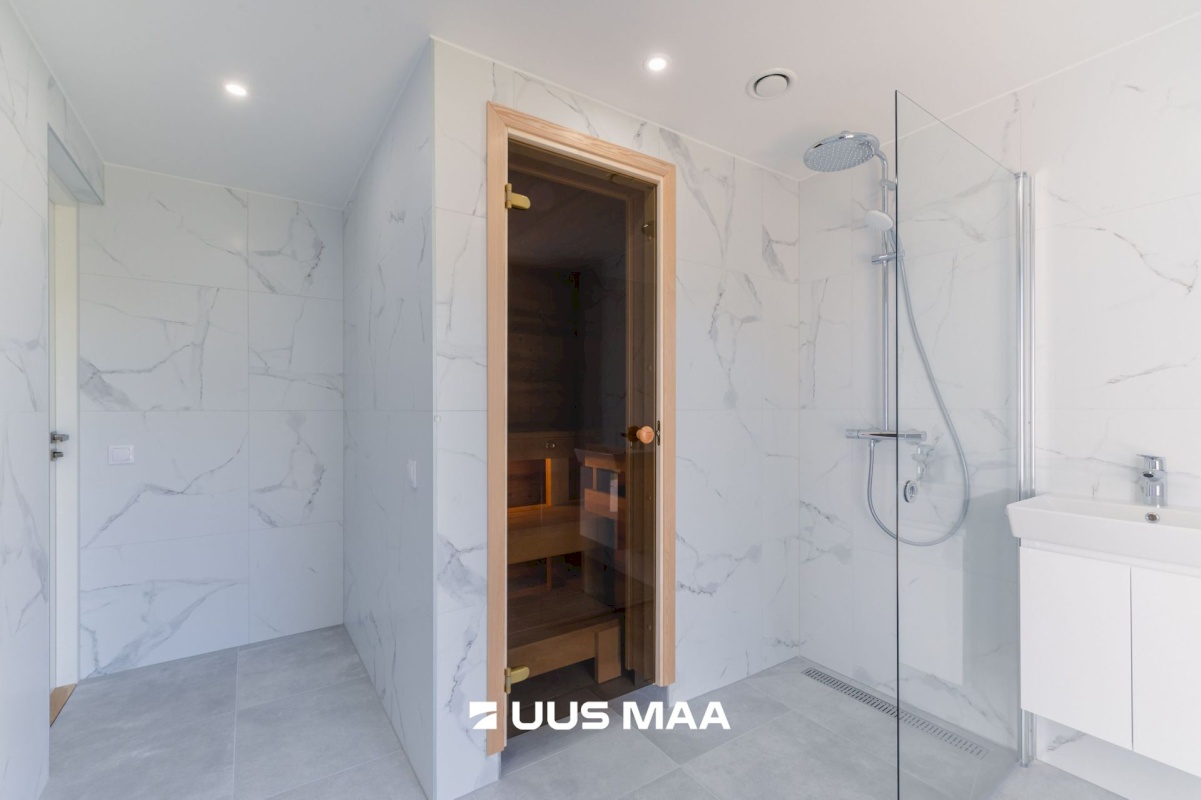 Rakvere linn, Mõisavälja 1-2