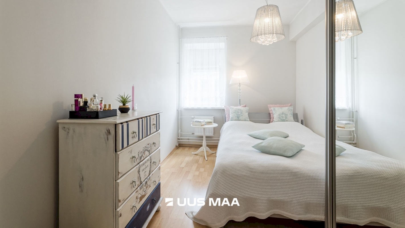 Tallinn, Kesklinna linnaosa, Uus Maailm, Pärnu mnt 80