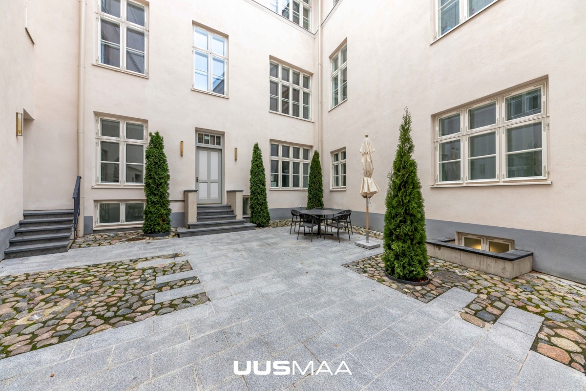 Tallinn, Kesklinna linnaosa, Vanalinn, Suur-Kloostri tn 1