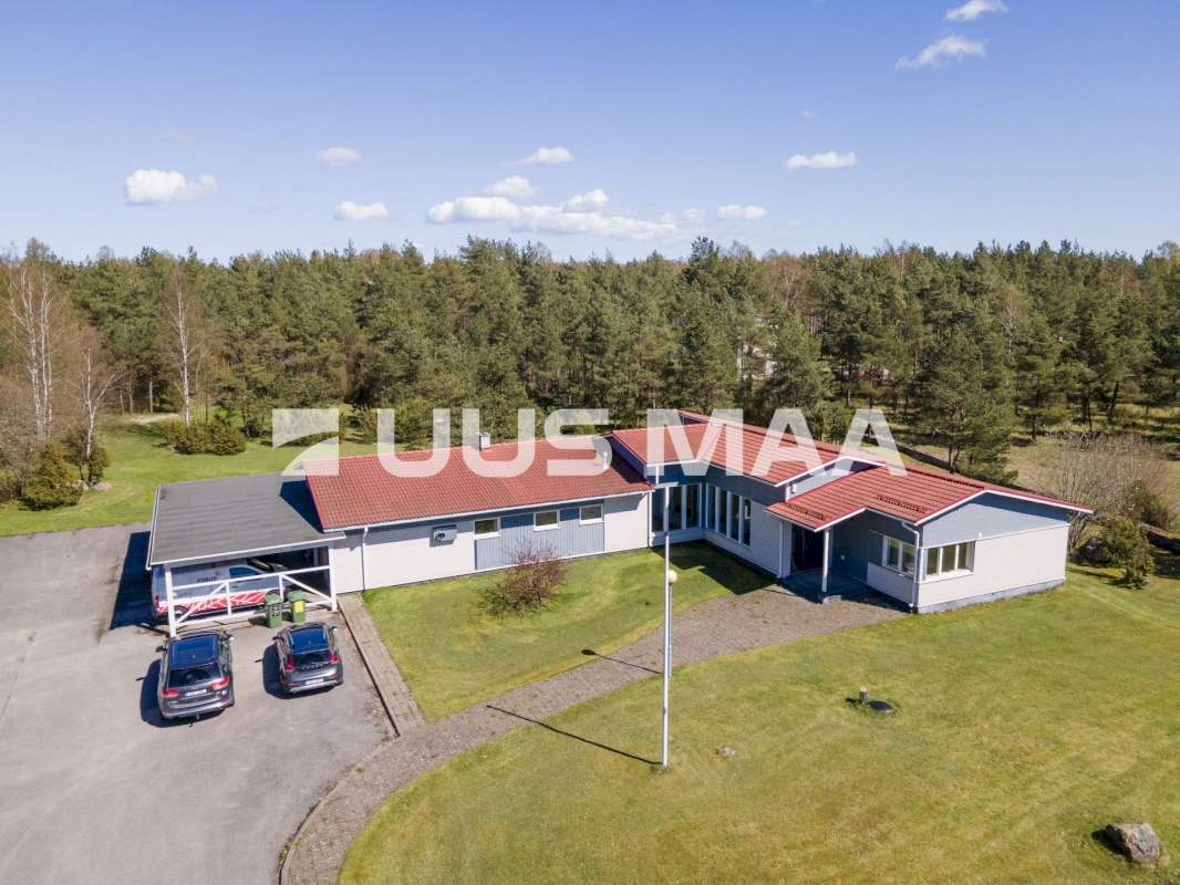 Saaremaa vald, Upa küla, Kooli tee 1