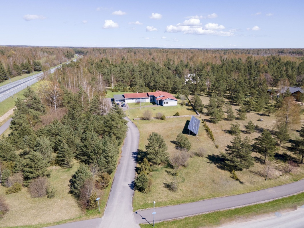 Saaremaa vald, Upa küla, Kooli tee 1