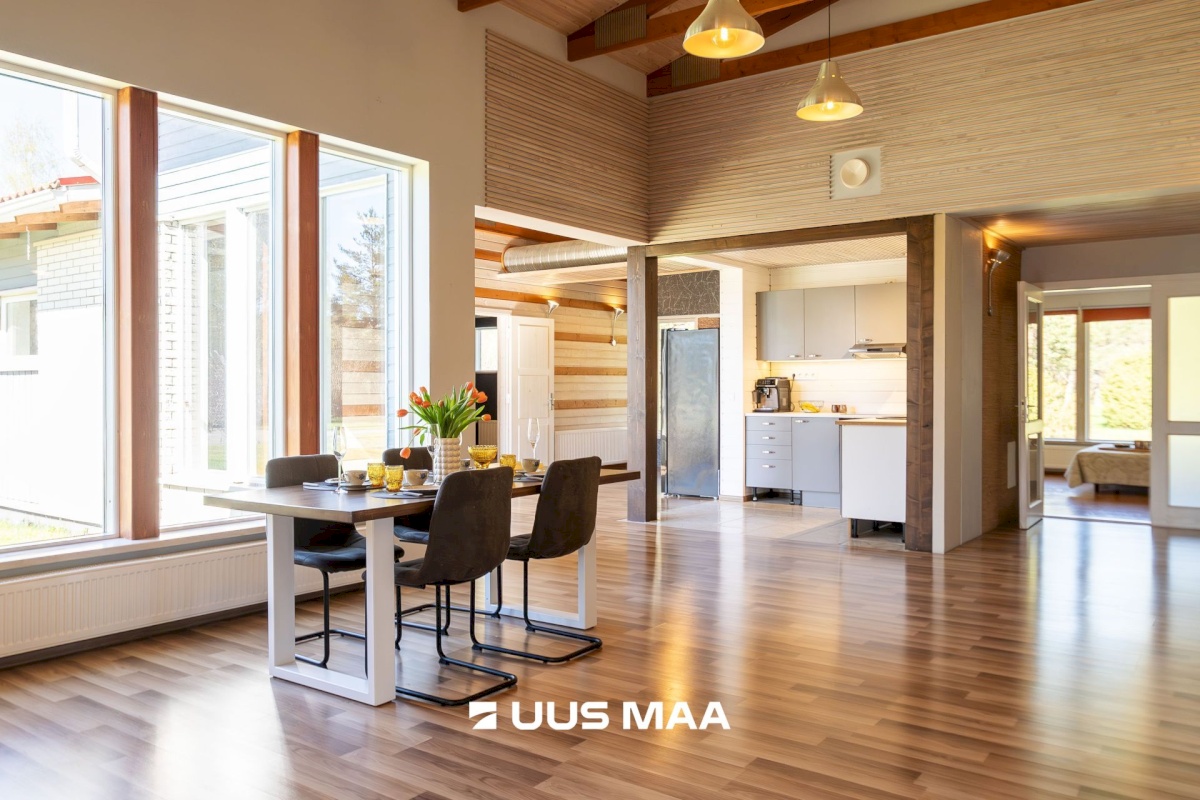 Saaremaa vald, Upa küla, Kooli tee 1