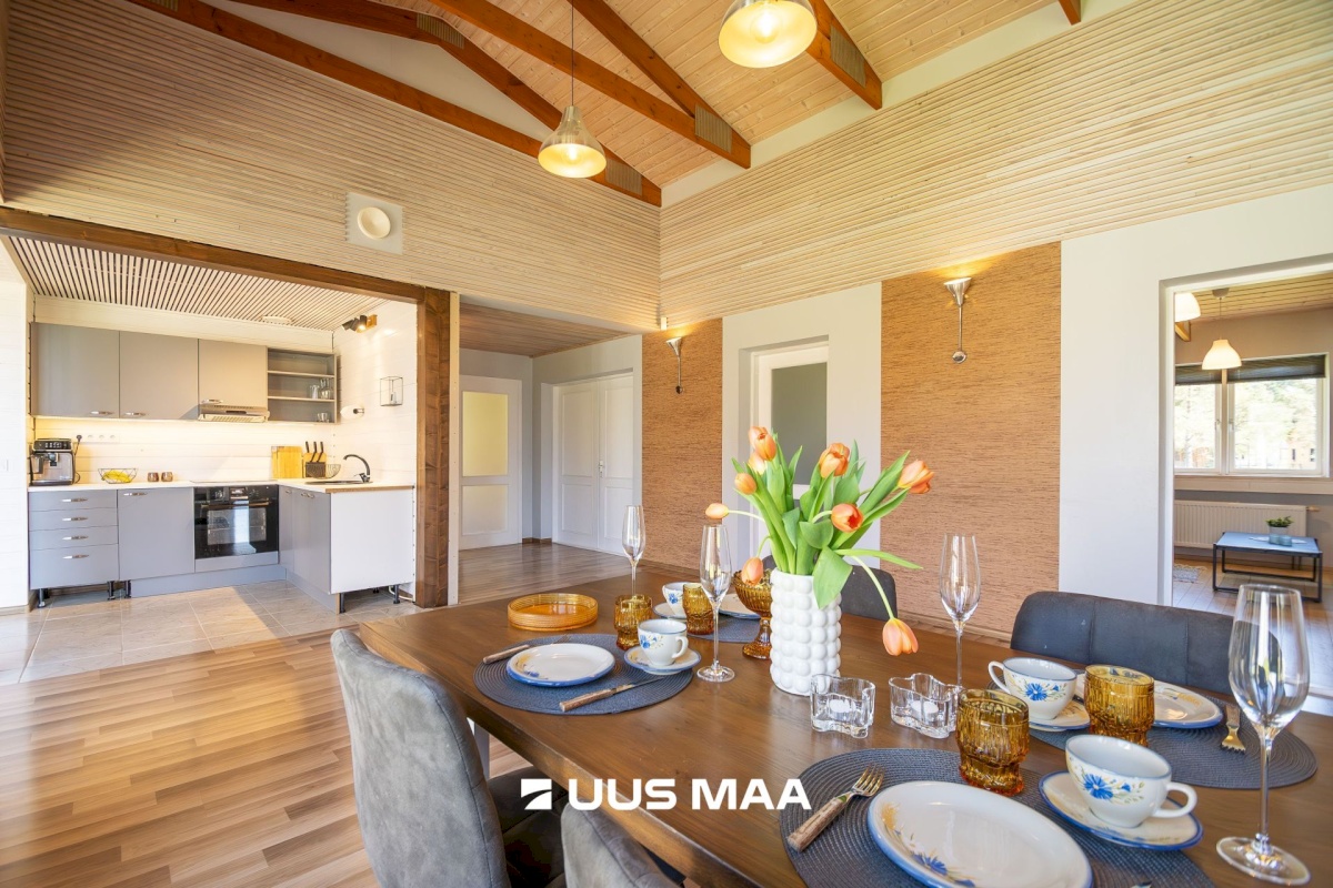 Saaremaa vald, Upa küla, Kooli tee 1