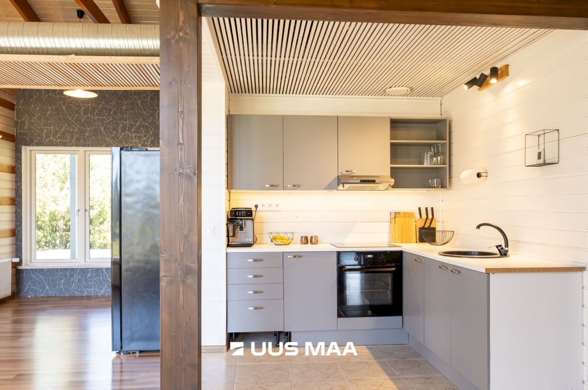 Saaremaa vald, Upa küla, Kooli tee 1