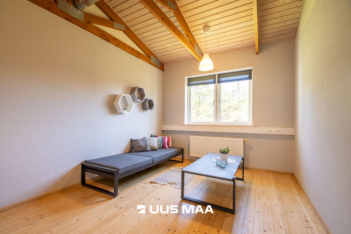 Saaremaa vald, Upa küla, Kooli tee 1