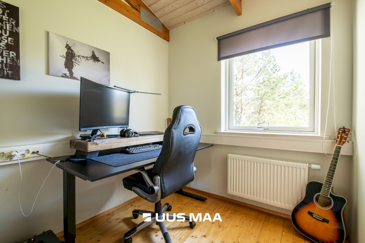 Saaremaa vald, Upa küla, Kooli tee 1