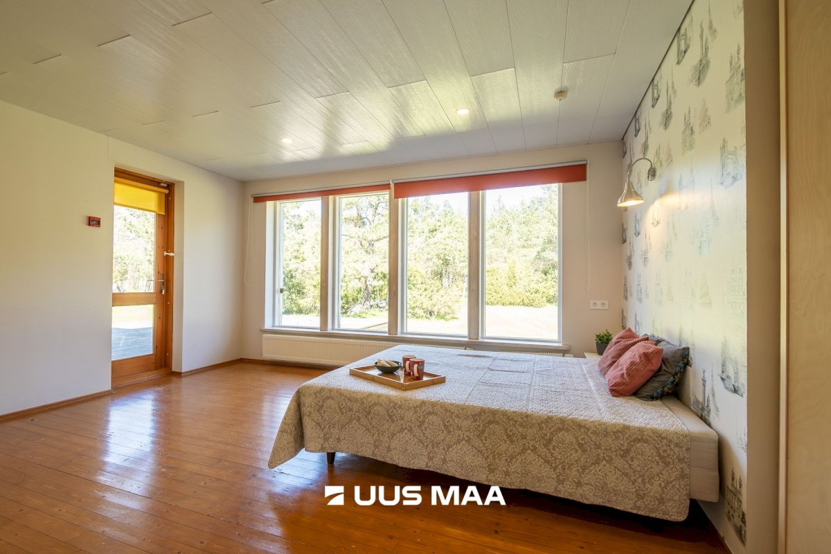 Saaremaa vald, Upa küla, Kooli tee 1