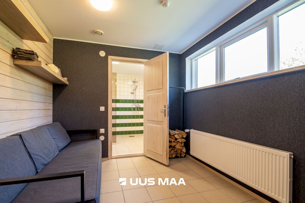 Saaremaa vald, Upa küla, Kooli tee 1