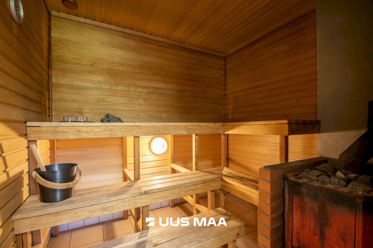 Saaremaa vald, Upa küla, Kooli tee 1