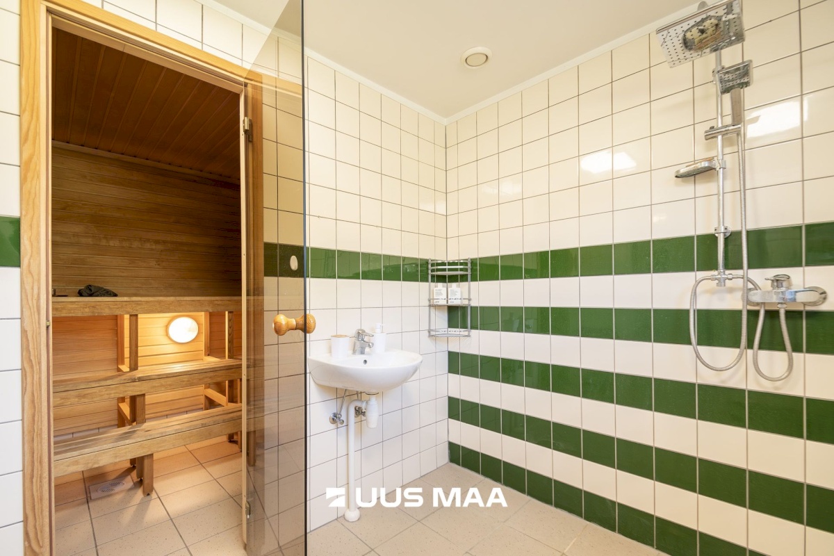 Saaremaa vald, Upa küla, Kooli tee 1