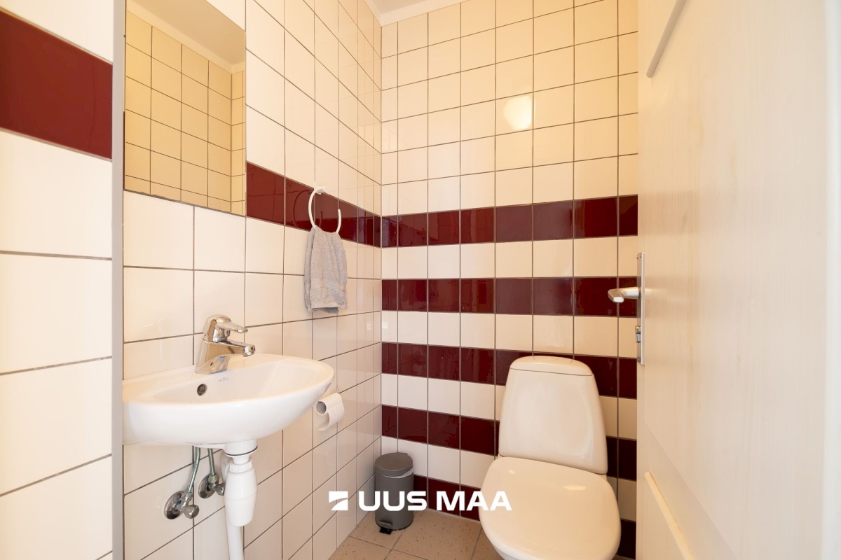 Saaremaa vald, Upa küla, Kooli tee 1