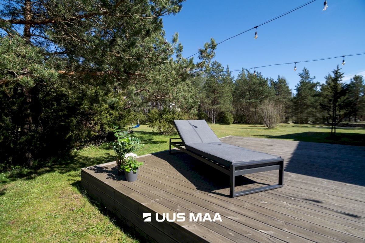 Saaremaa vald, Upa küla, Kooli tee 1