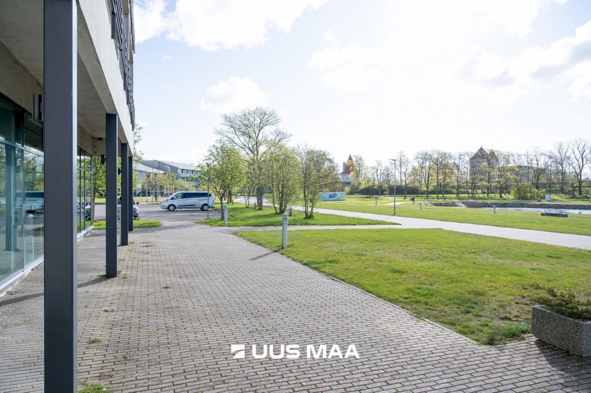 Saaremaa vald, Kuressaare linn, Pargi 16