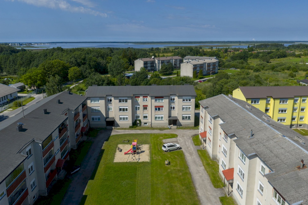 Haapsalu linn, Uuemõisa küla, Haudejaama 22