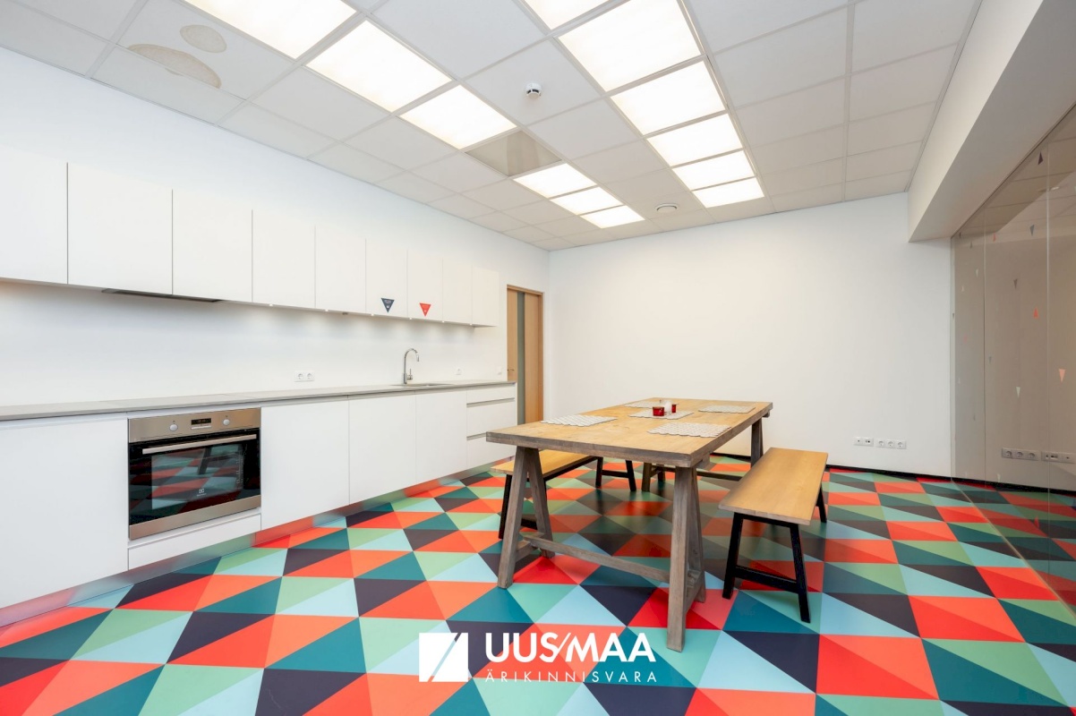 Tallinn, Kesklinna linnaosa, Sadama, Uus-Sadama 21