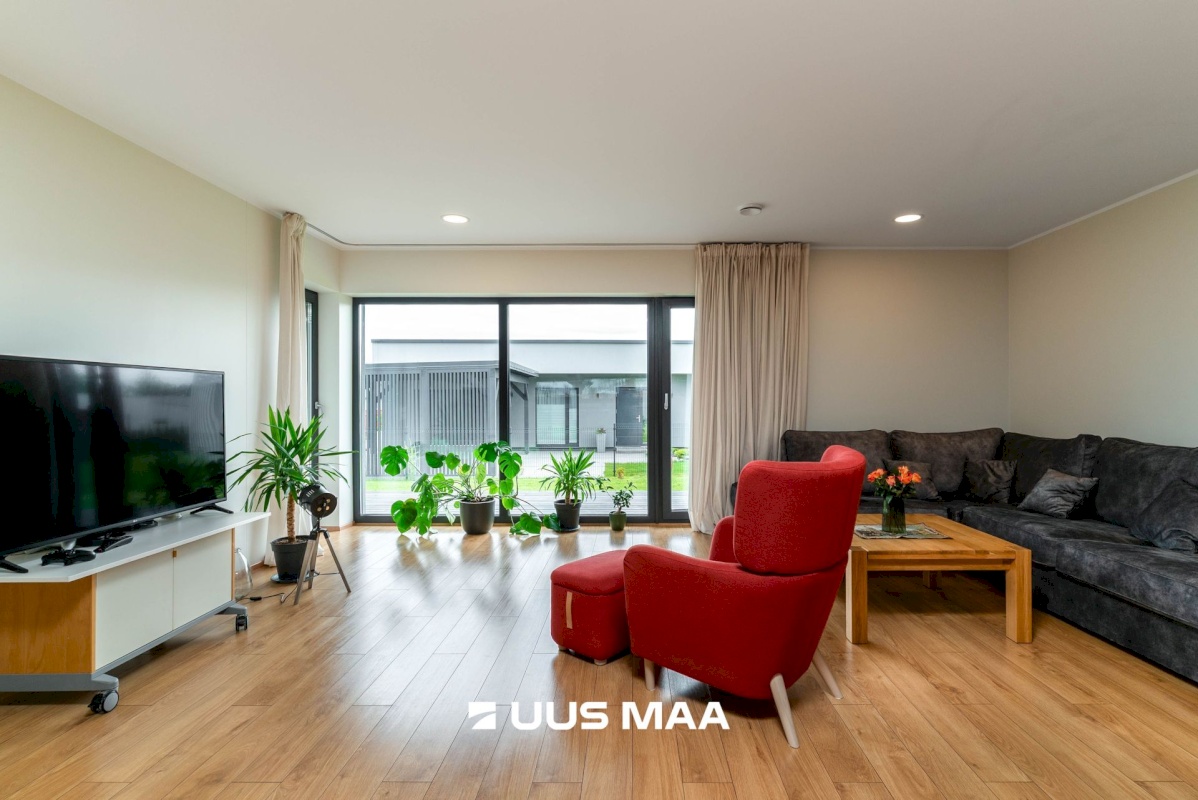 Viljandi linn, Järveotsa, Järveotsa pst 3