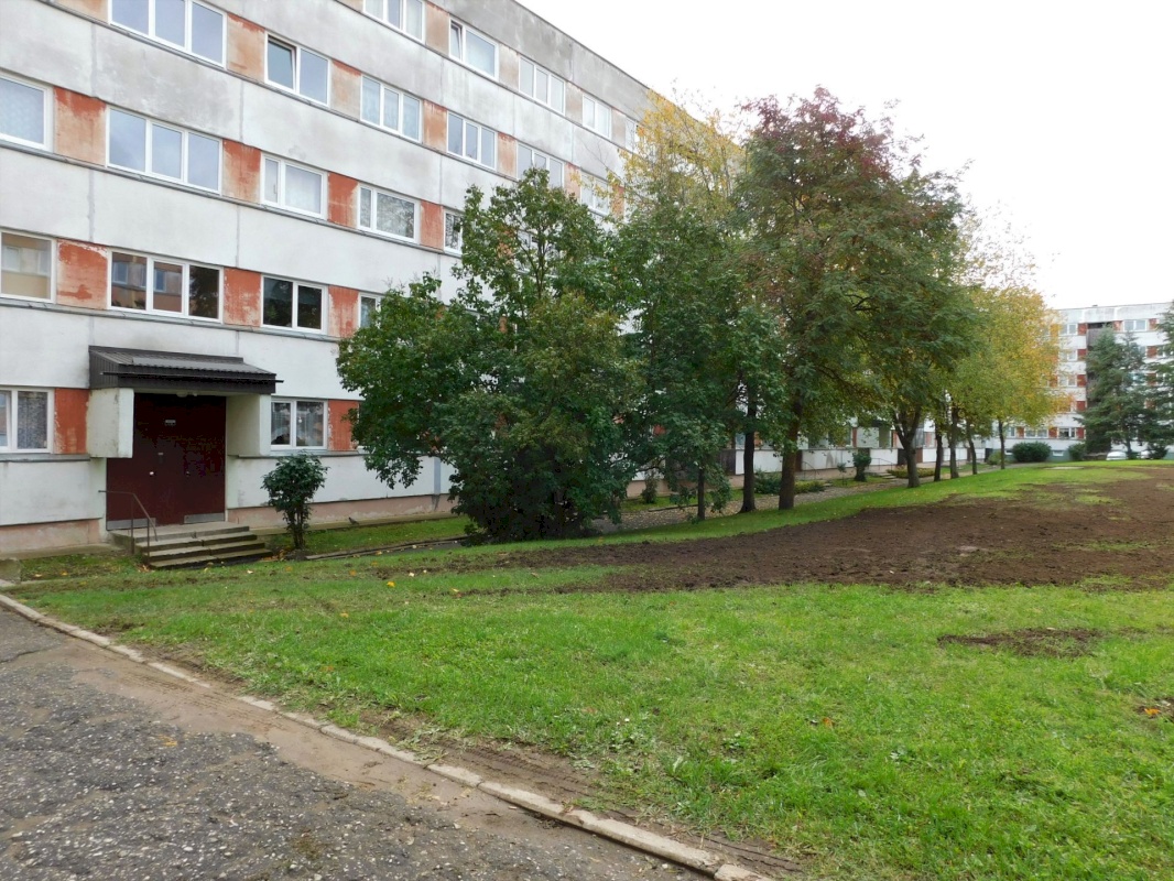 Kohtla-Järve linn, Ahtme linnaosa, Estonia pst 6