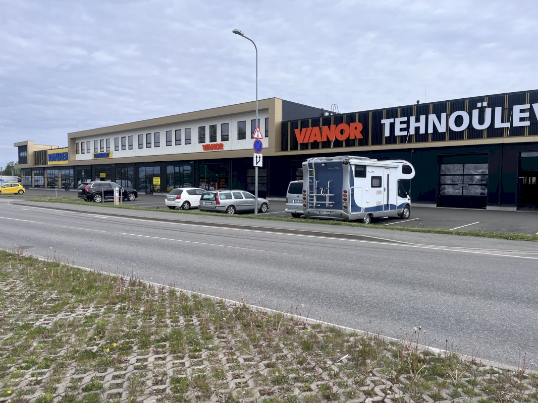 Saue vald, Laagri alevik, Pärnu mnt 495