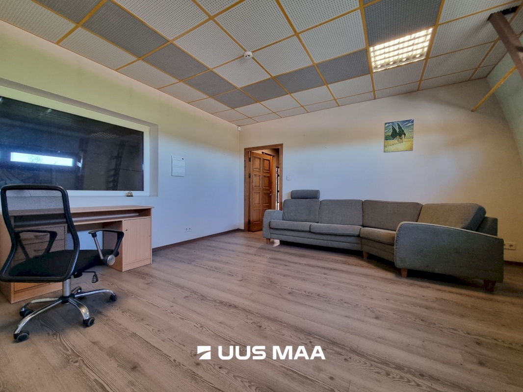 Vinni vald, Pajusti alevik, Tööstuse 15