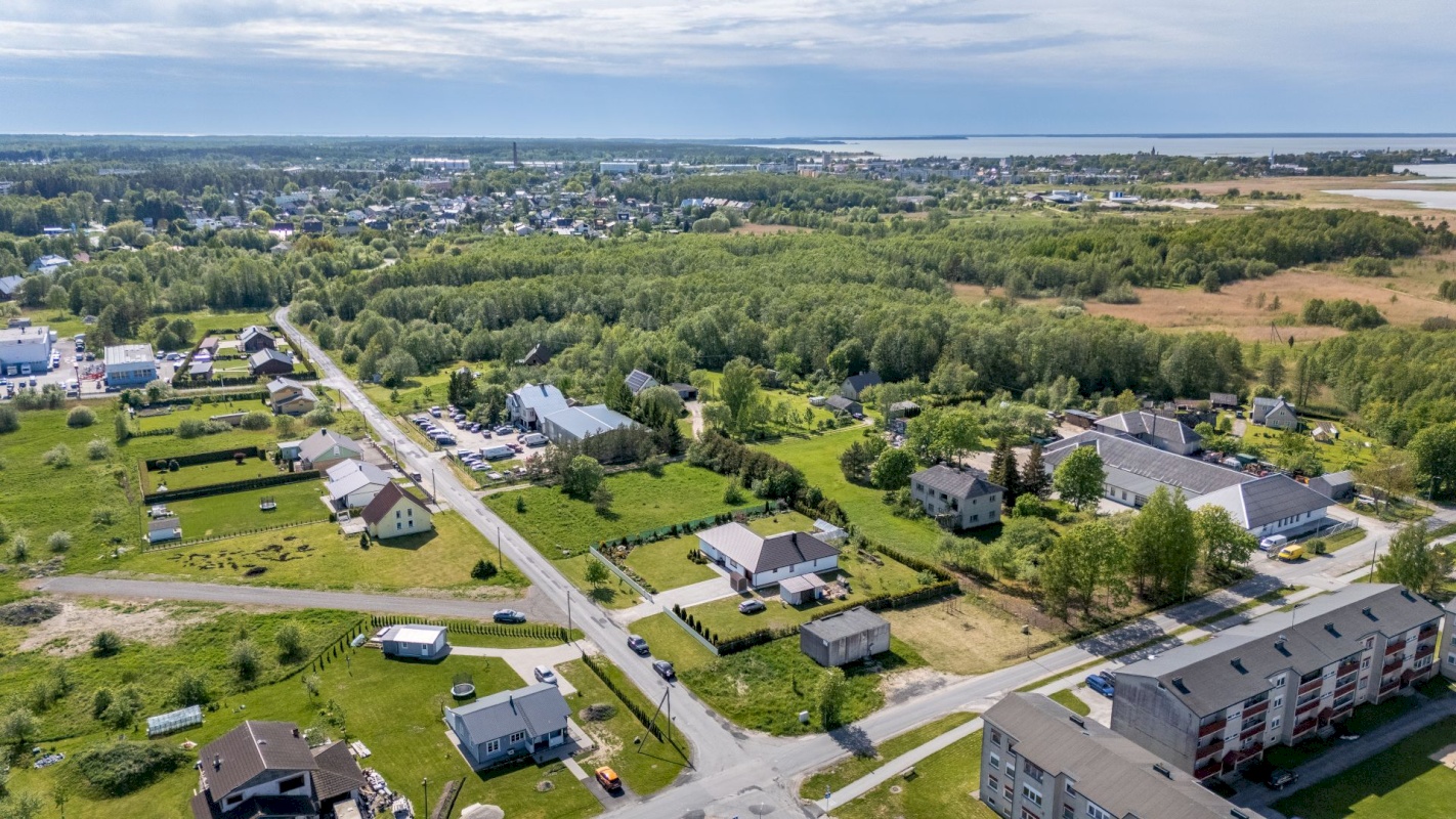Haapsalu linn, Uuemõisa alevik, Linna tee 2