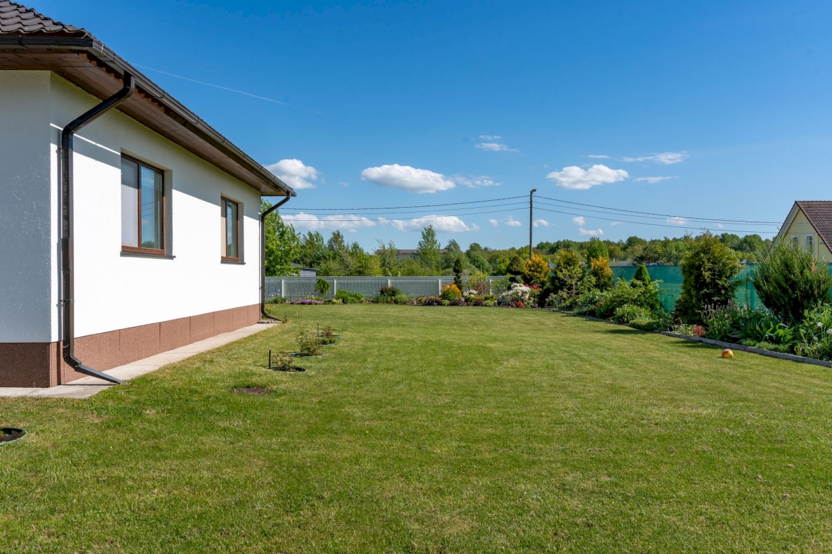 Haapsalu linn, Uuemõisa alevik, Linna tee 2