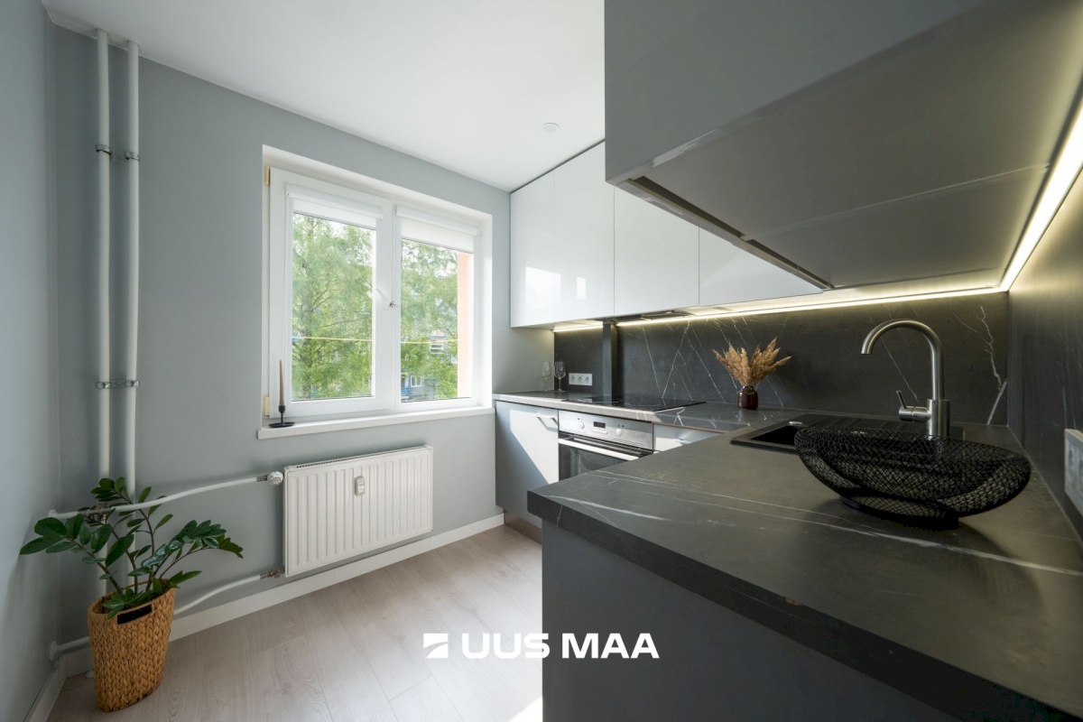 Tallinn, Mustamäe linnaosa, Ehitajate tee 35