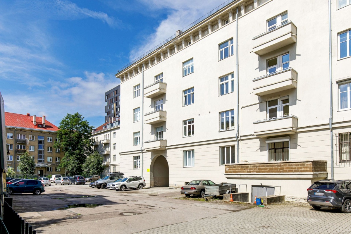 Tallinn, Kesklinna linnaosa, Maakri, Rävala pst 13