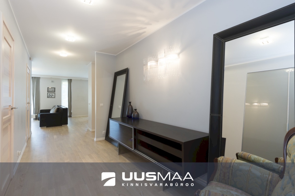 Tallinn, Kesklinna linnaosa, Kadriorg, Tina tn 1A