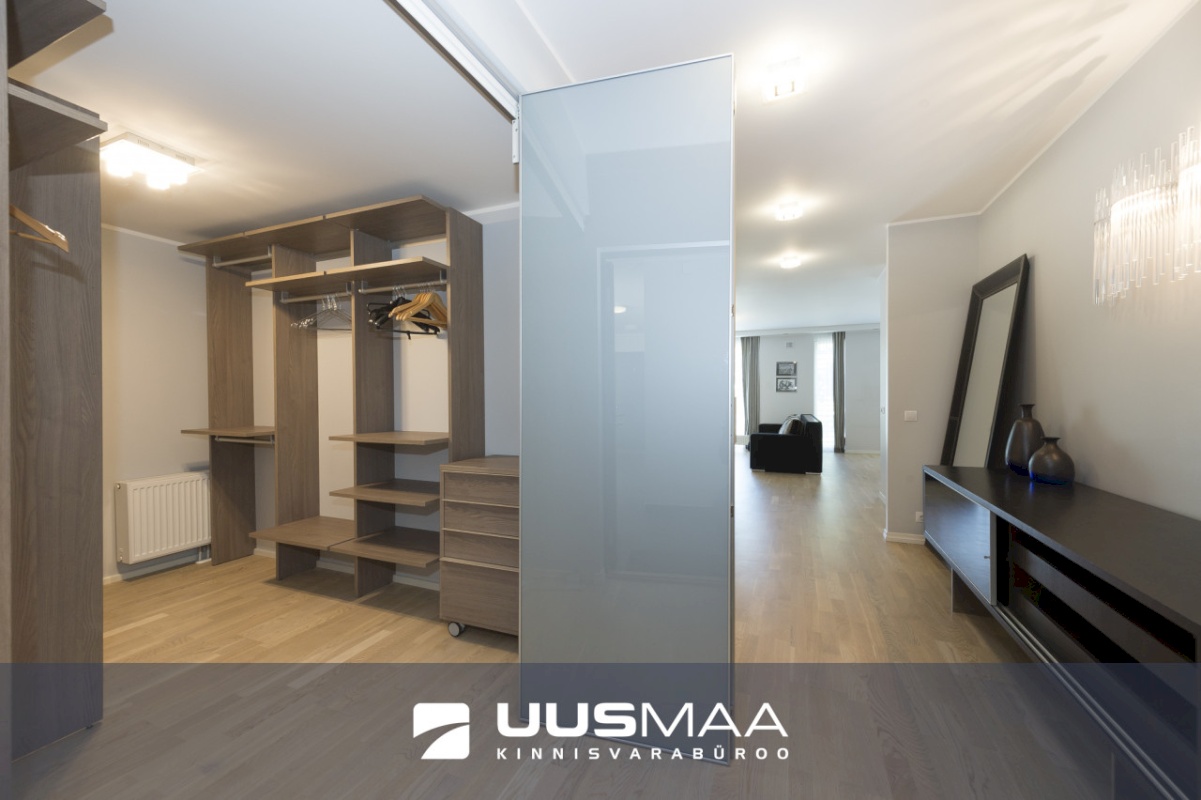 Tallinn, Kesklinna linnaosa, Kadriorg, Tina tn 1A