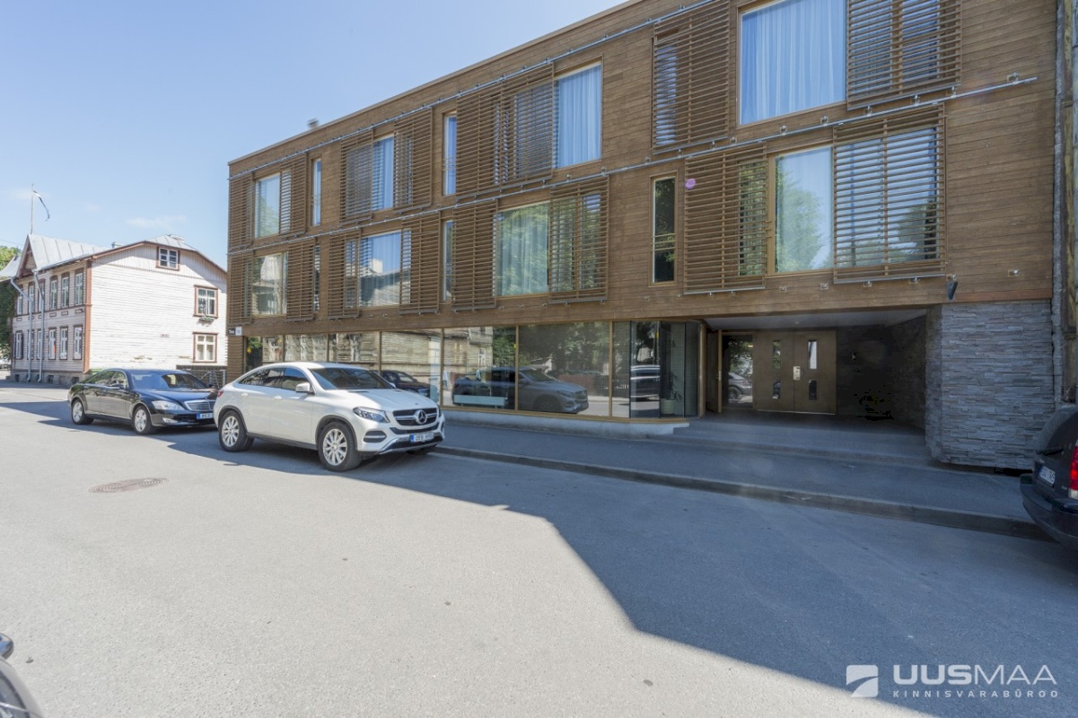 Tallinn, Kesklinna linnaosa, Kadriorg, Tina tn 1A