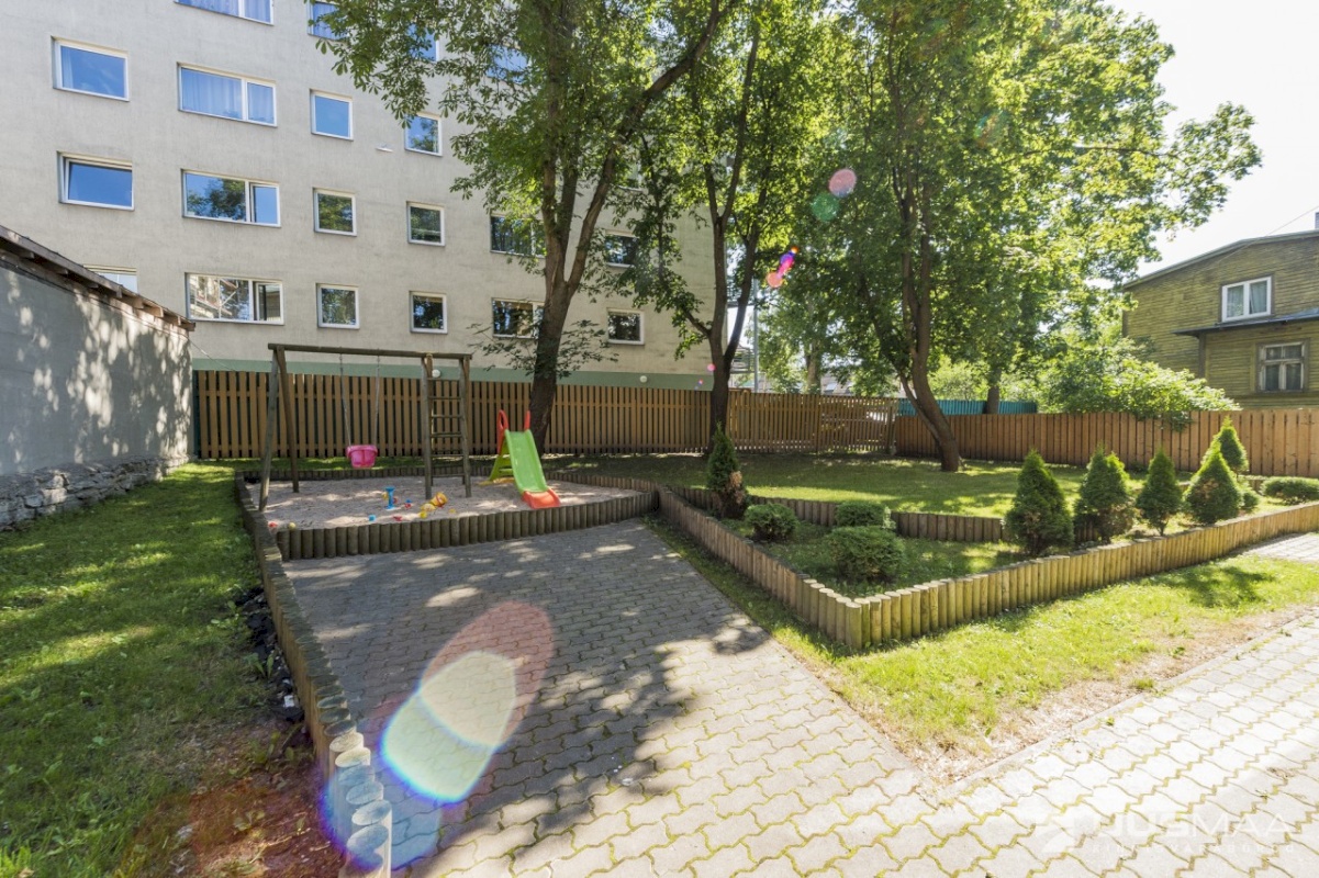 Tallinn, Kesklinna linnaosa, Kadriorg, Tina tn 1A