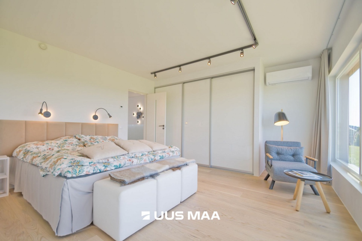 Saaremaa vald, Kuressaare linn, Vikerkaare tn 5