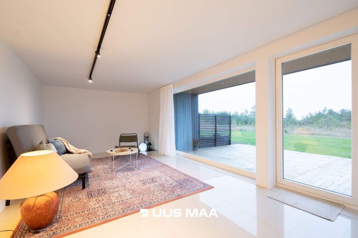 Saaremaa vald, Kuressaare linn, Vikerkaare tn 5