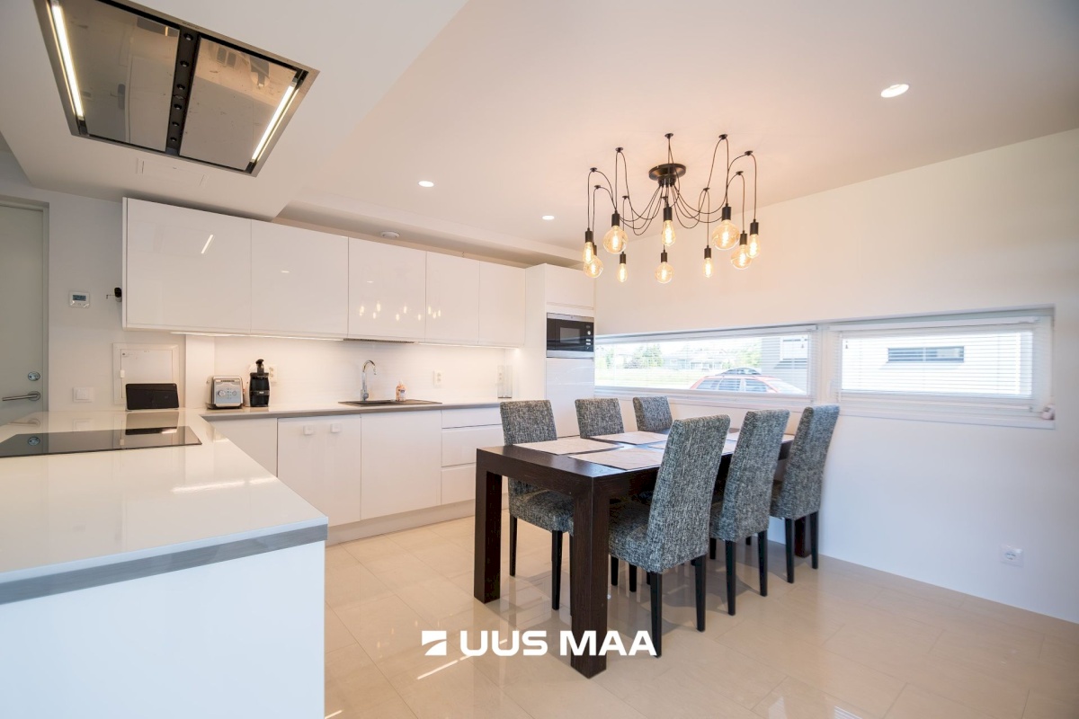 Saaremaa vald, Kuressaare linn, Vikerkaare tn 5